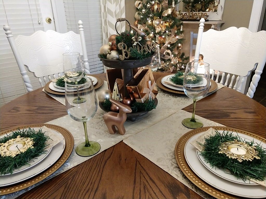 DOLLAR TREE CHRISTMAS TABLESCAPE – Decorate & More with Tip