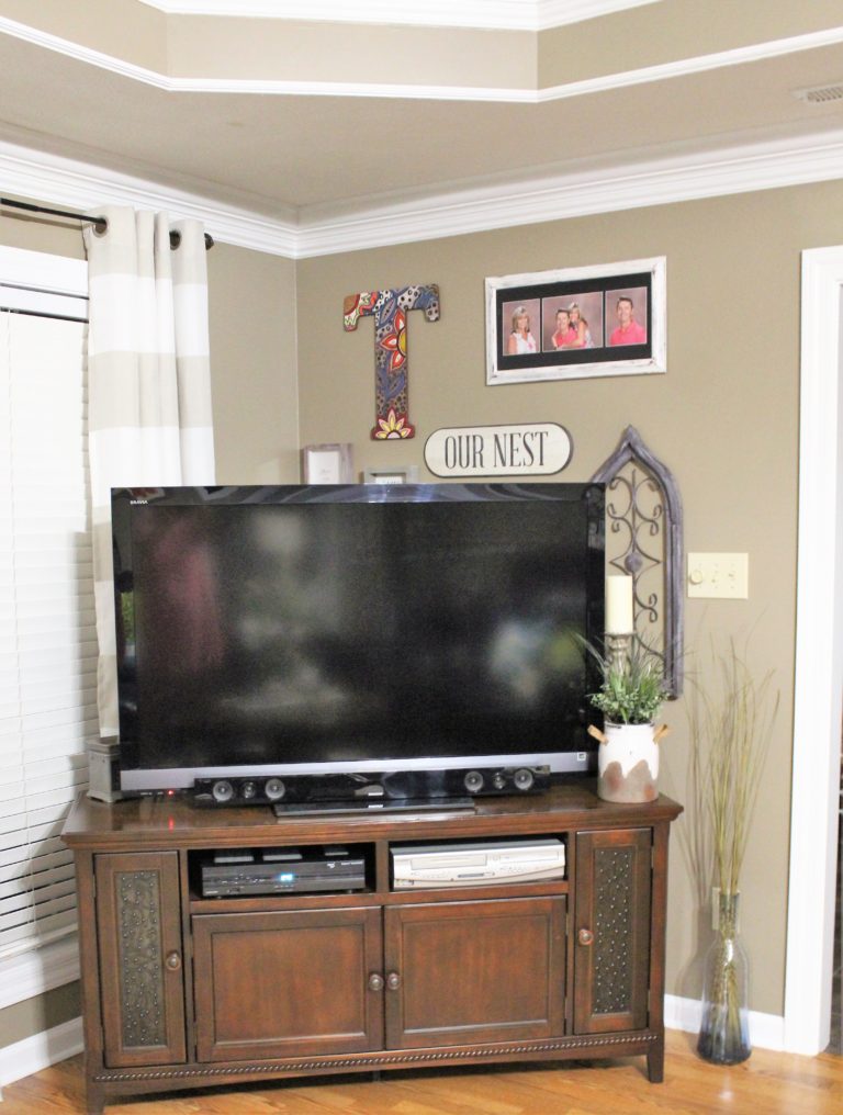 HOW TO DECORATE A WALL ABOVE A CORNER TV Decorate & More with Tip